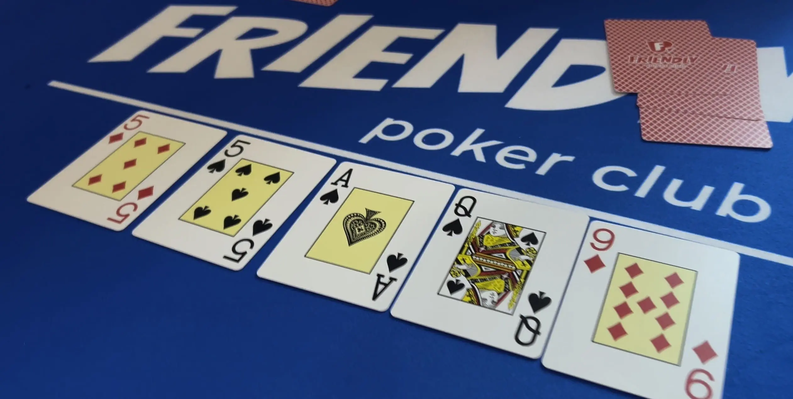 Карты на столе Friendly Poker